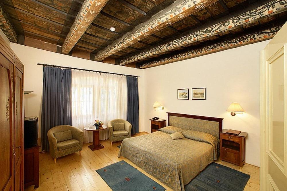 Charles Hotel
