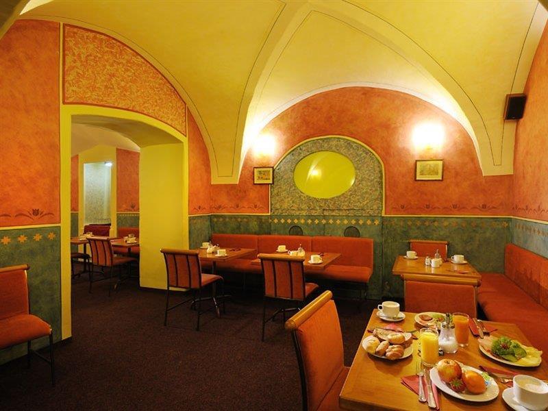 Hotel Charles 4*